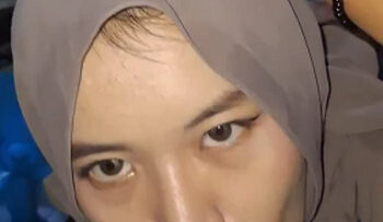 HIJAB Pacaran Telan Mani