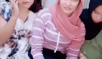 3 Cewek hijab Kena Gilirs
