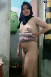 CIROYO Hijab Bogel Di Kamar Mandi