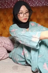 Gadis Hijab Lugu Ngocoknya Ganas