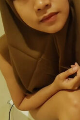 UMI KASANAH Nyobain Dildo