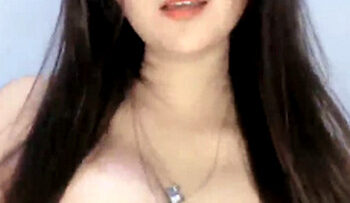 MELODI Pamer Susu Montok