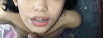 CWE Penurut Telan Mani